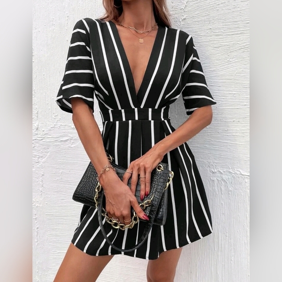New Chic Striped Deep Plunge Mini Dress Black White Short Sleeve - Picture 2 of 8